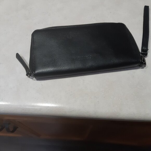 New Kenneth Cole Leather Wristlet Wallet - Black - Picture 3 of 10